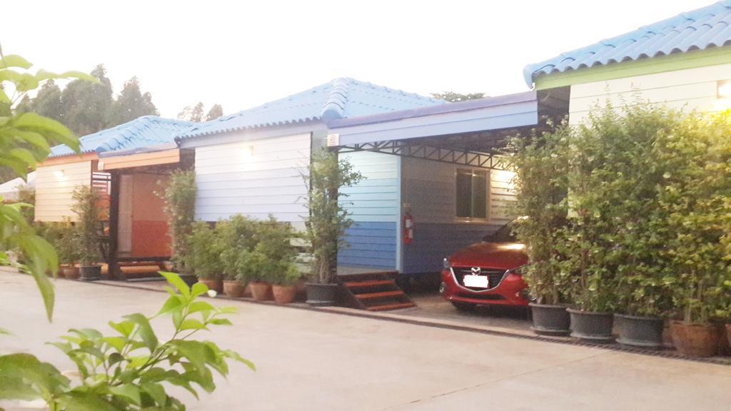 Hi Tech Resort Kabin Buri Eksteriør bilde