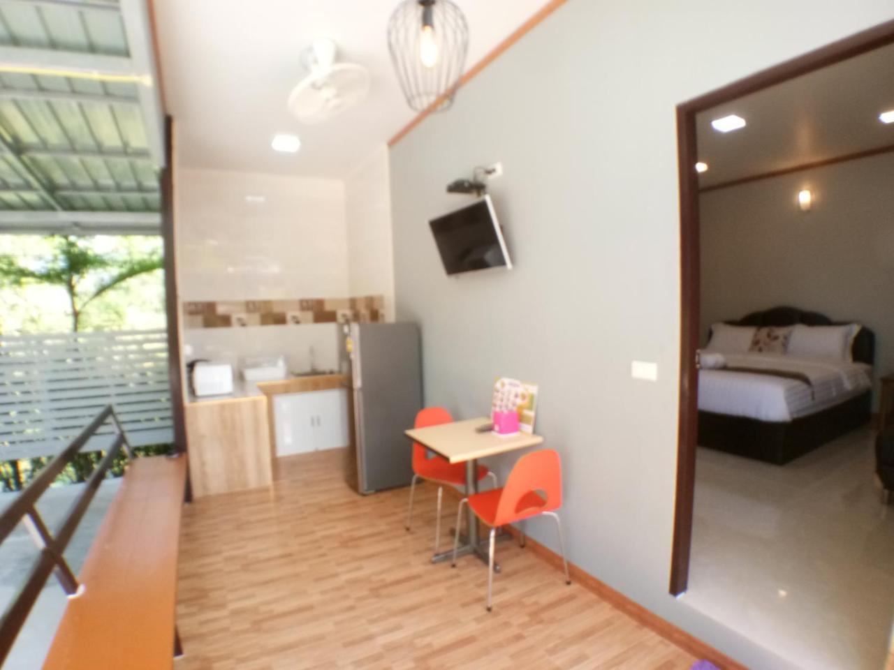 Hi Tech Resort Kabin Buri Rom bilde