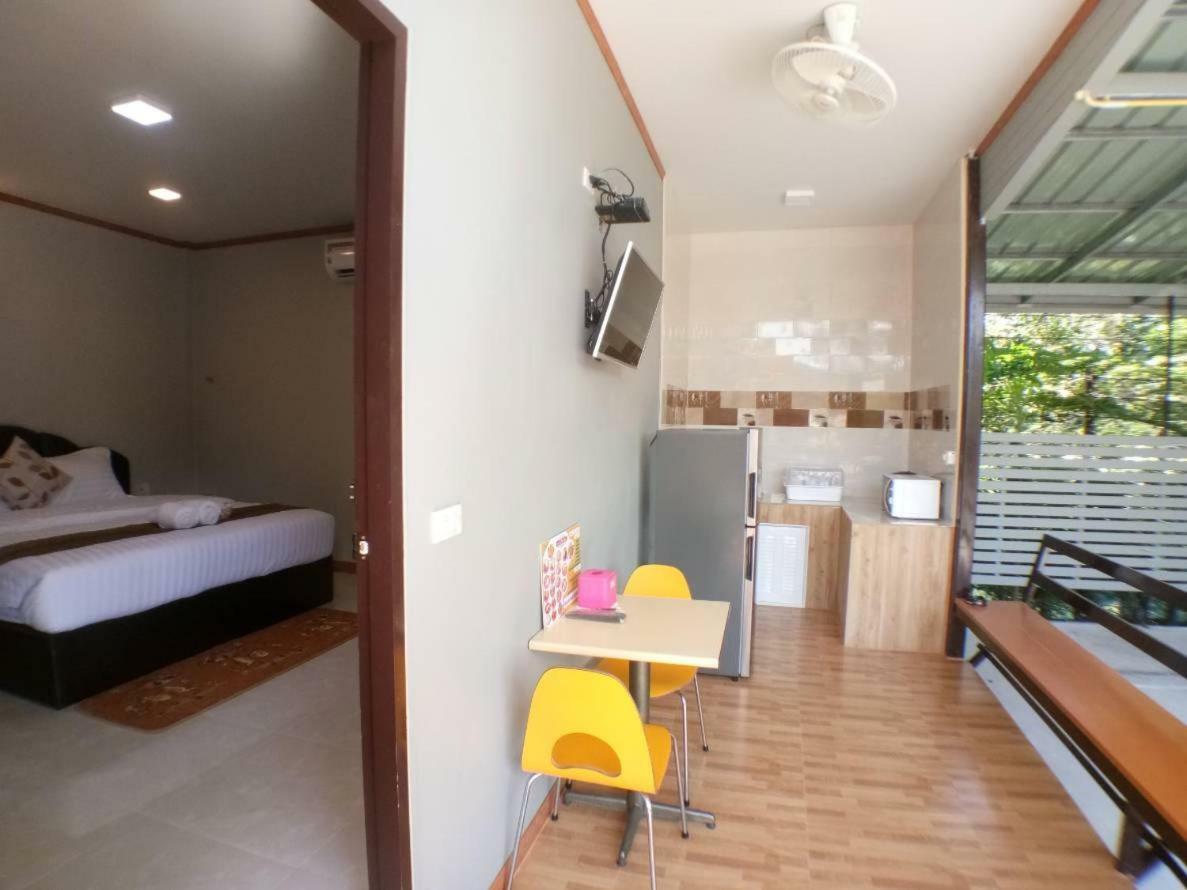 Hi Tech Resort Kabin Buri Eksteriør bilde