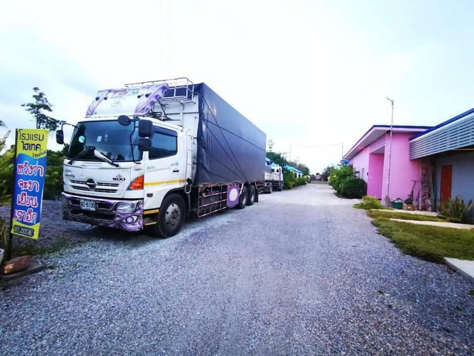 Hi Tech Resort Kabin Buri Eksteriør bilde